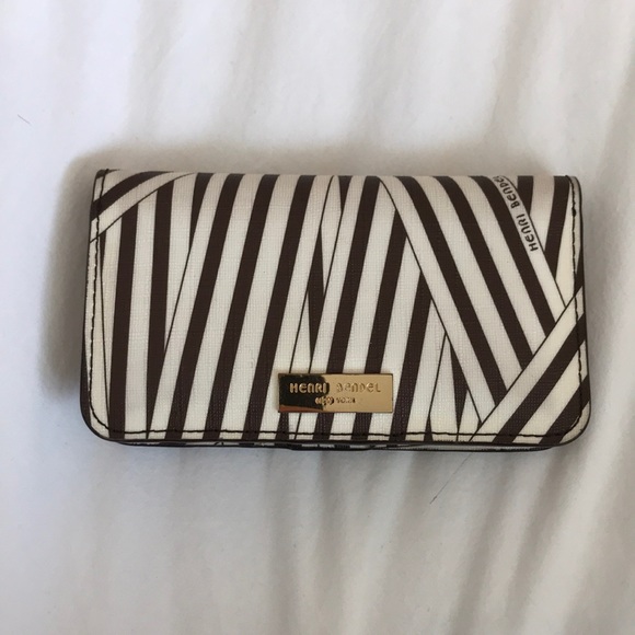 henri bendel Handbags - Henri Bendel small wallet with phone pocket